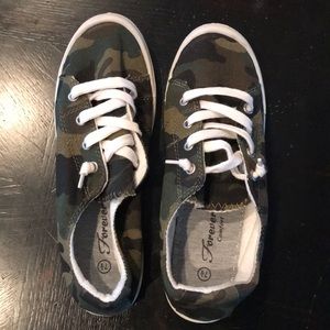 Women’s size 7 1/2